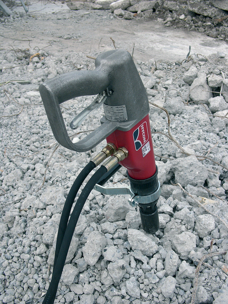 Lightweight hydraulic handheld breaker - HH10RV