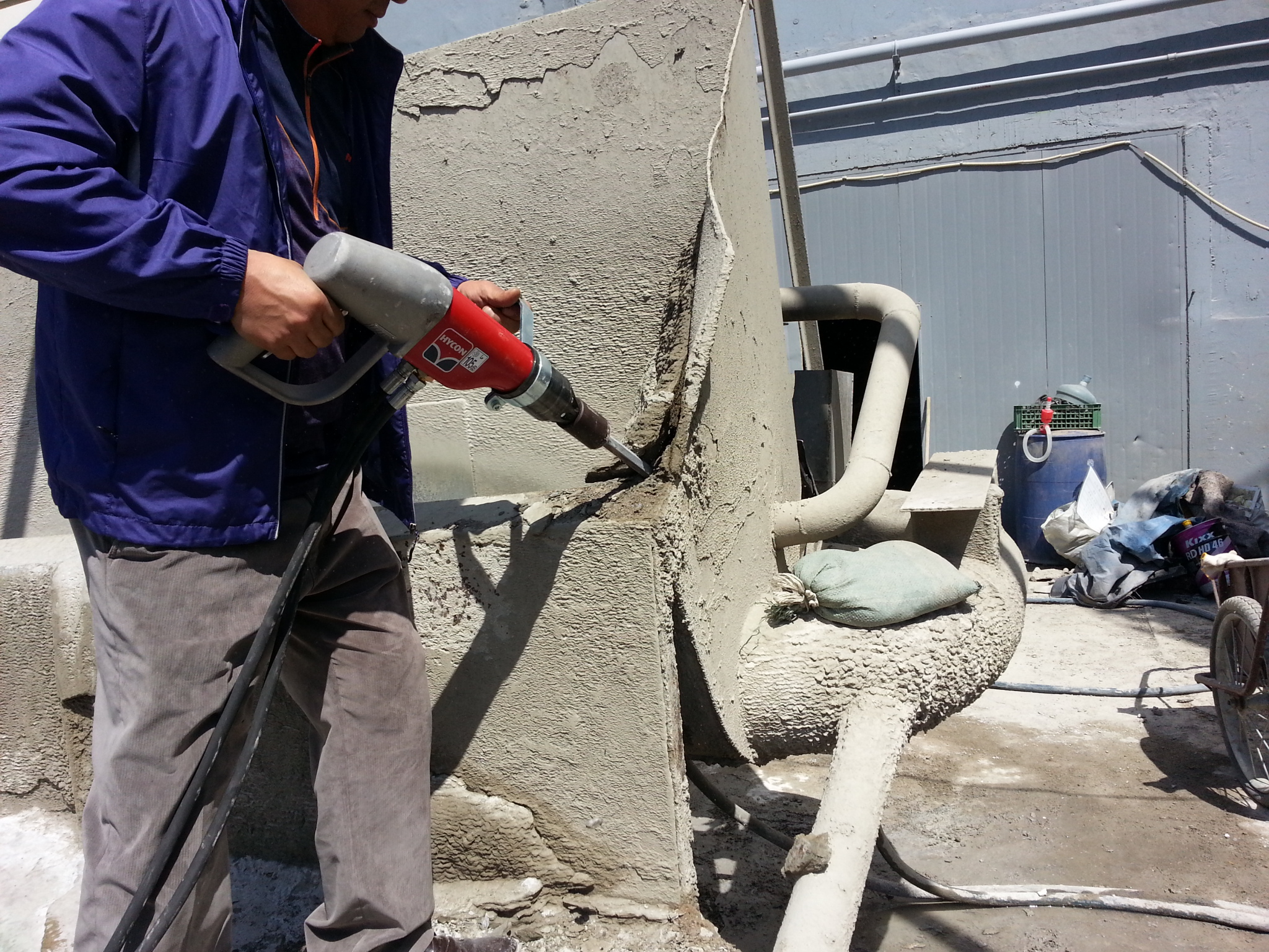 Lightweight hydraulic handheld breaker - HH10RV