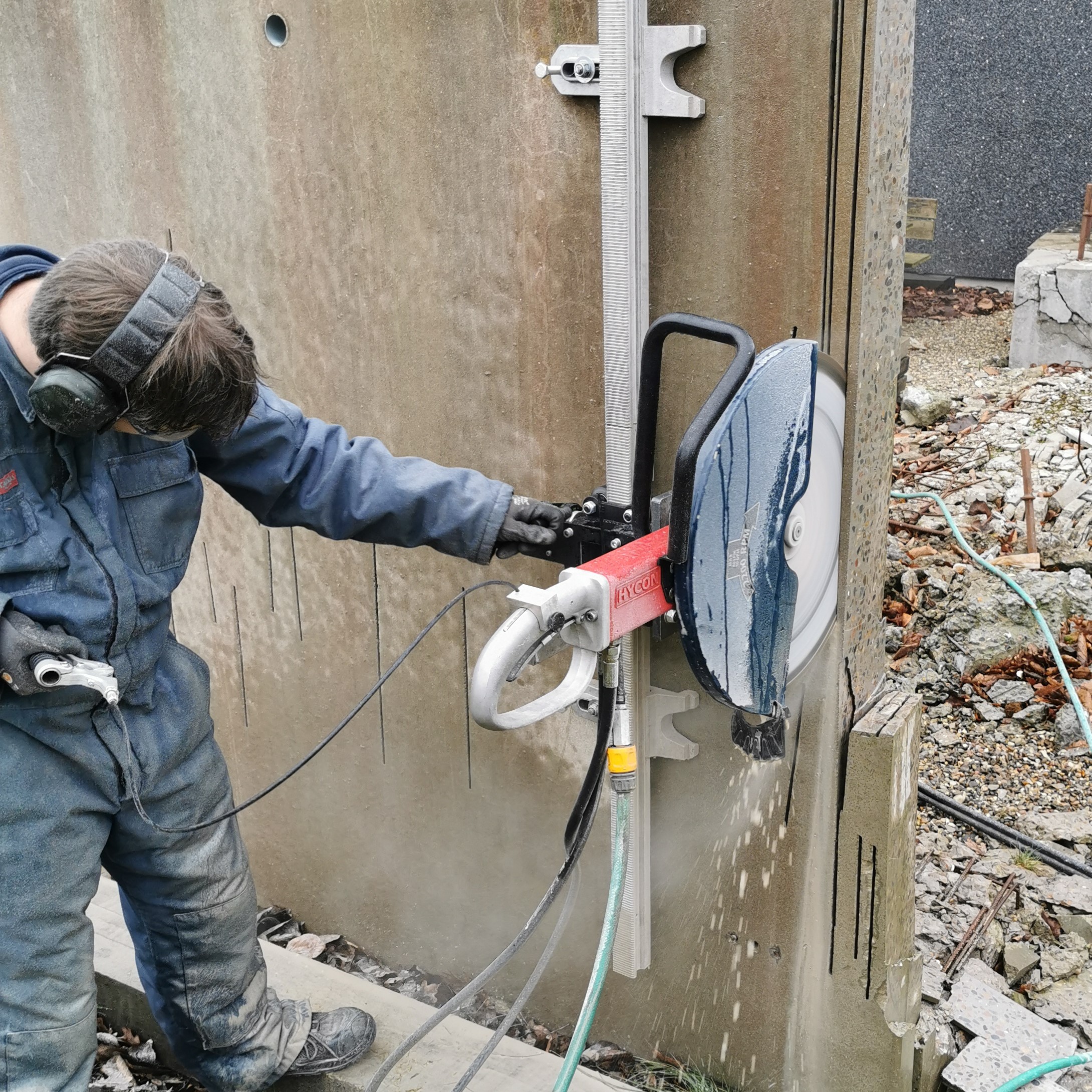 SawEZ Guide Rail to use with Wall Saw